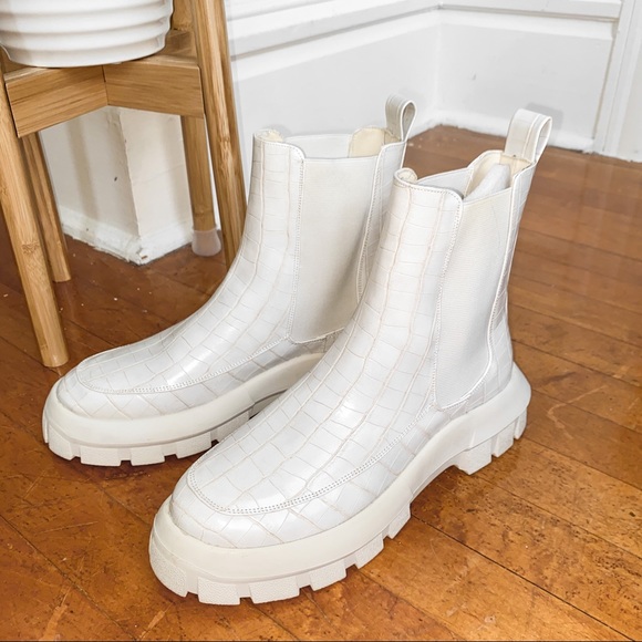 Cream Pu Croc Chunky Sole Chelsea Ankle Boots - Picture 5 of 9